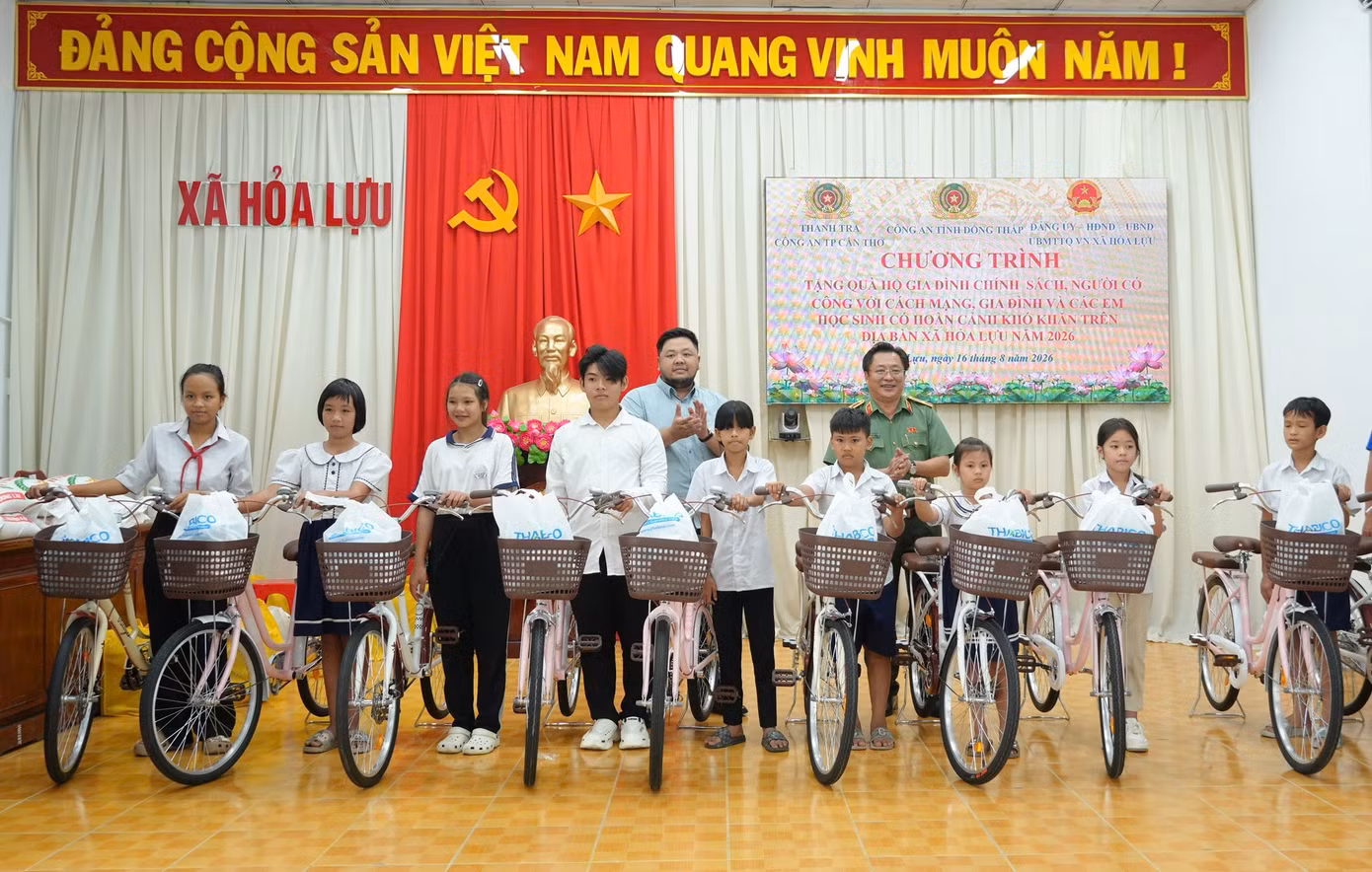 tang-xe-dap-cho-hoc-sinh-vuot-kho-hoc-tot-anh-trong-tin.jpg