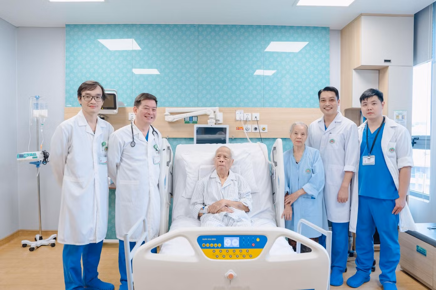 Cụ ông 87 tuổi thoát liệt sau đột quỵ nặng nhờ phối hợp điều trị đa chuyên khoa ảnh 4 Cụ ông 87 tuổi thoát liệt sau đột quỵ nặng nhờ phối hợp điều trị đa chuyên khoa ảnh 4