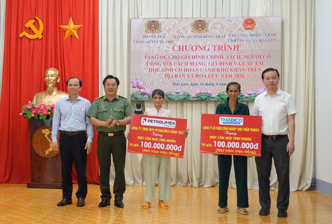 trao-kinh-phi-xay-dung-02-can-nha-tinh-nghia-anh-trong-tin.jpg