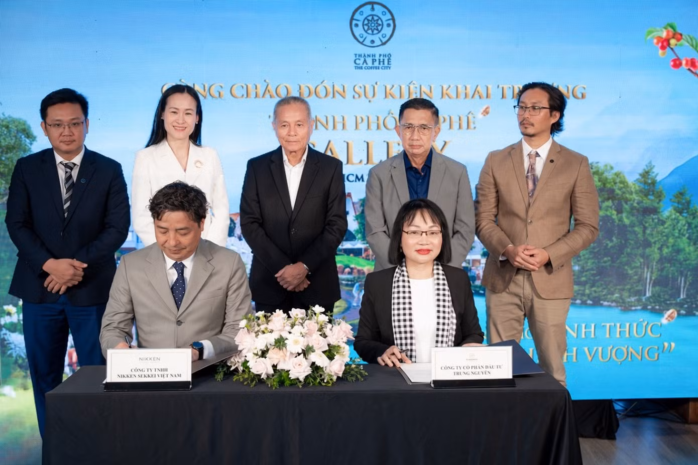 Chủ đầu tư Trung Nguyên ký kết hợp tác chiến lược với các đối tác thiết kế hàng đầu Nhật Bản tại lễ khai trương Thành Phố Cà Phê Gallery, hướng đến kiến tạo khu đô thị bản sắc và bền vững.