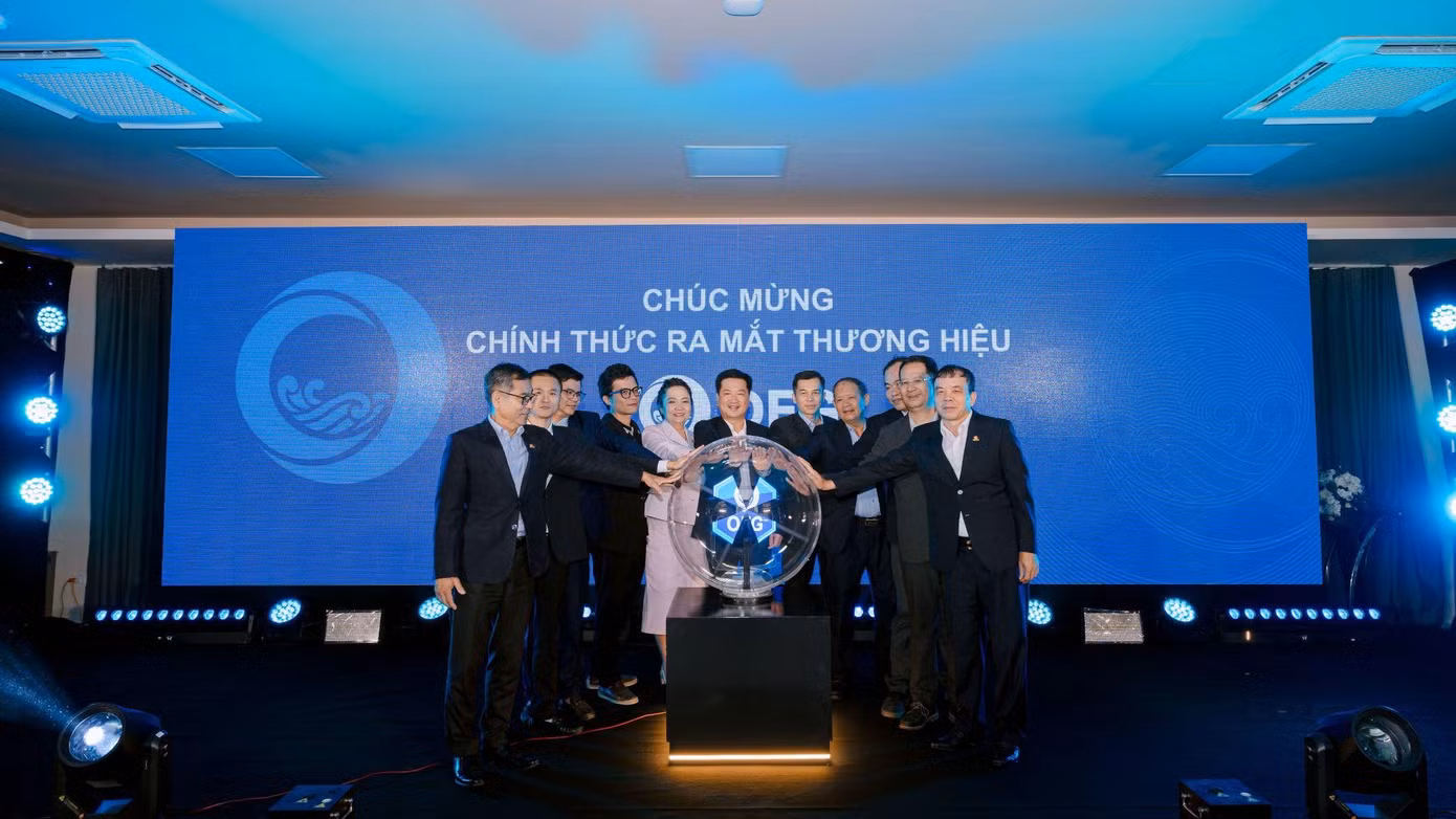 Ban lãnh đạo thực hiện nghi thức ra mắt thương hiệu Tập đoàn OFG.
