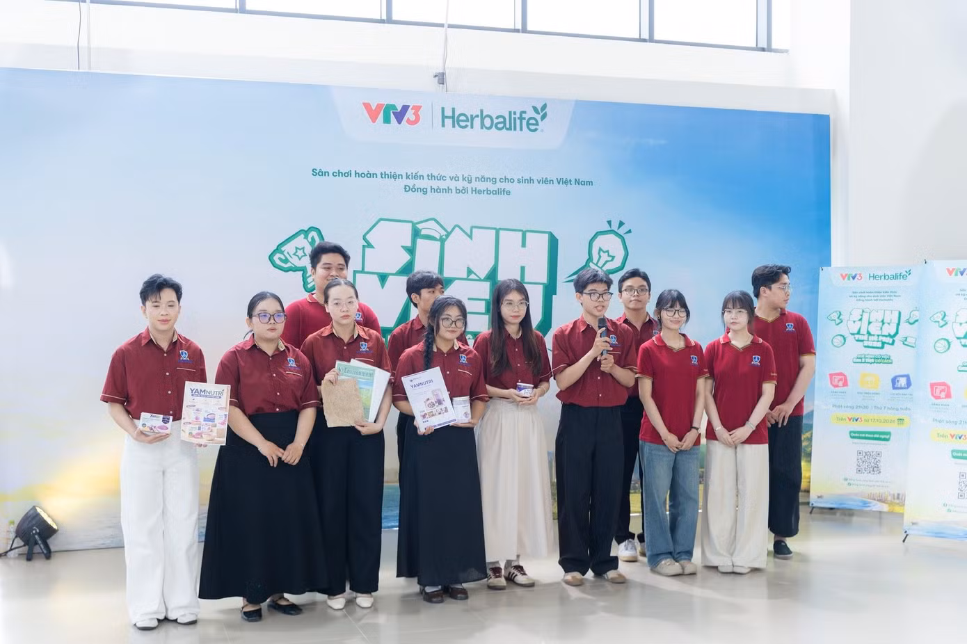Đội thi Trường Đại học Nguyễn Tất Thành với dự án Logitop - Phát triển vật liệu bao bì sinh học từ thân chuối sau thu hoạch - Ảnh: SVTHM 2026