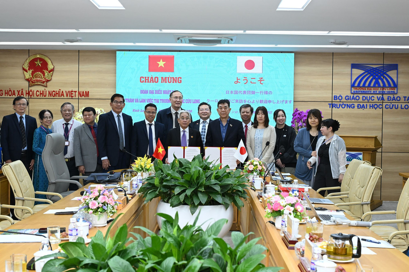 Trường Đại học Cửu Long giao lưu học thuật với đoàn đại biểu đến từ Nhật Bản Trường Đại học Cửu Long giao lưu học thuật với đoàn đại biểu đến từ Nhật Bản