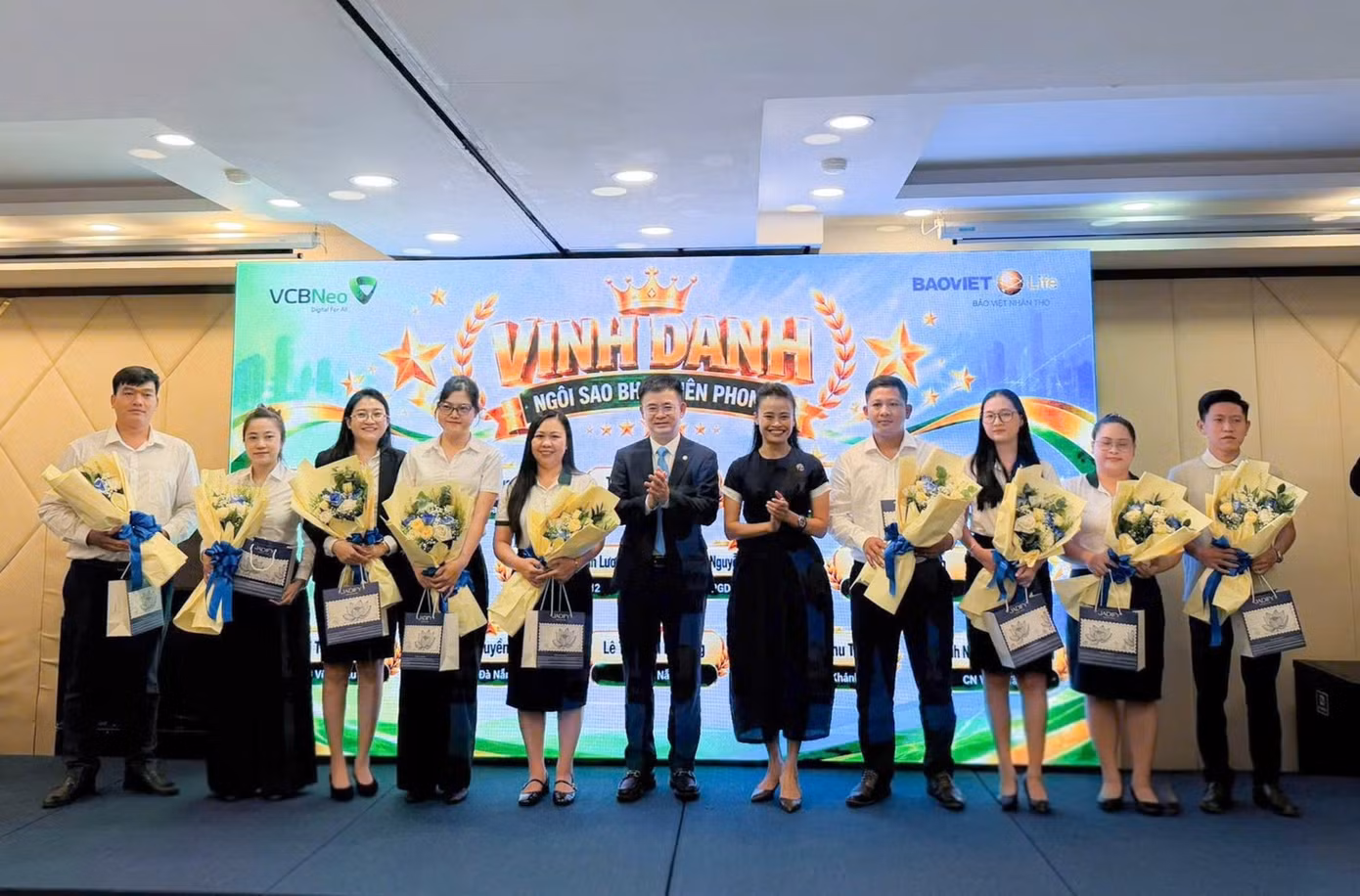 Giao lưu, vinh danh cùng các cán bộ bán hàng xuất sắc tại sự kiện
