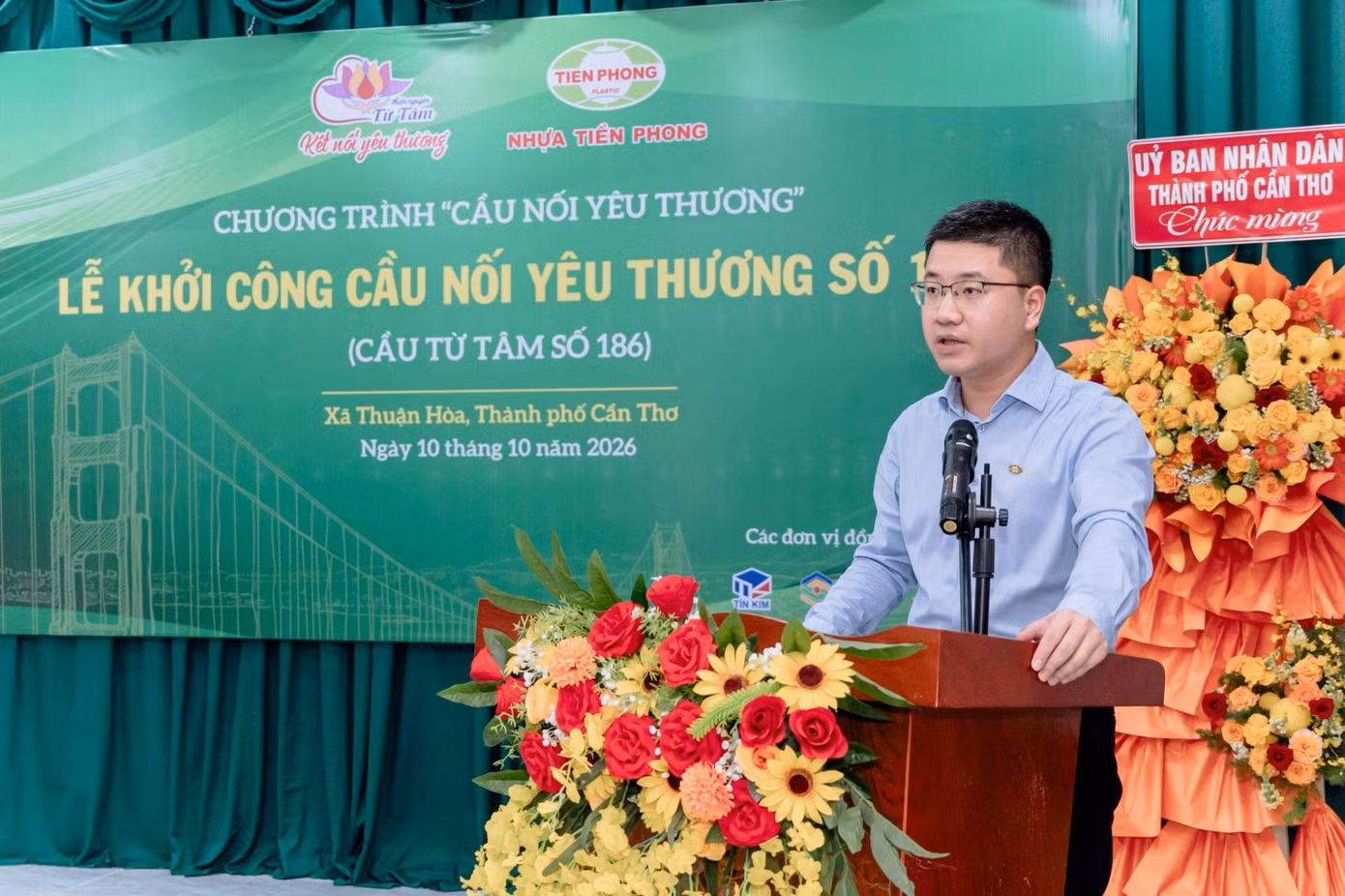 Ông Đào Anh Thắng - Phó Tổng Giám đốc Công ty Cổ phần Nhựa Thiếu niên Tiền Phong chia sẻ về sứ mệnh kết nối cộng đồng và lan tỏa giá trị nhân văn qua chương trình “Cầu Nối Yêu Thương”