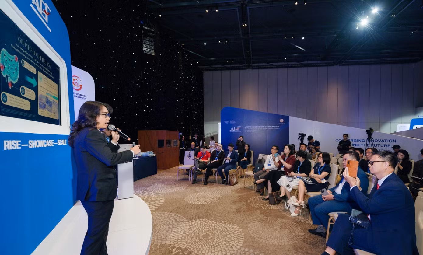 Nhà sáng lập kiêm CEO Nguyễn Trung Sơn trình bày về ứng dụng PDRN thuần chay của Synthena Pharmaceuticals trong y khoa tại AEF 2026. Ảnh: AEF 2026