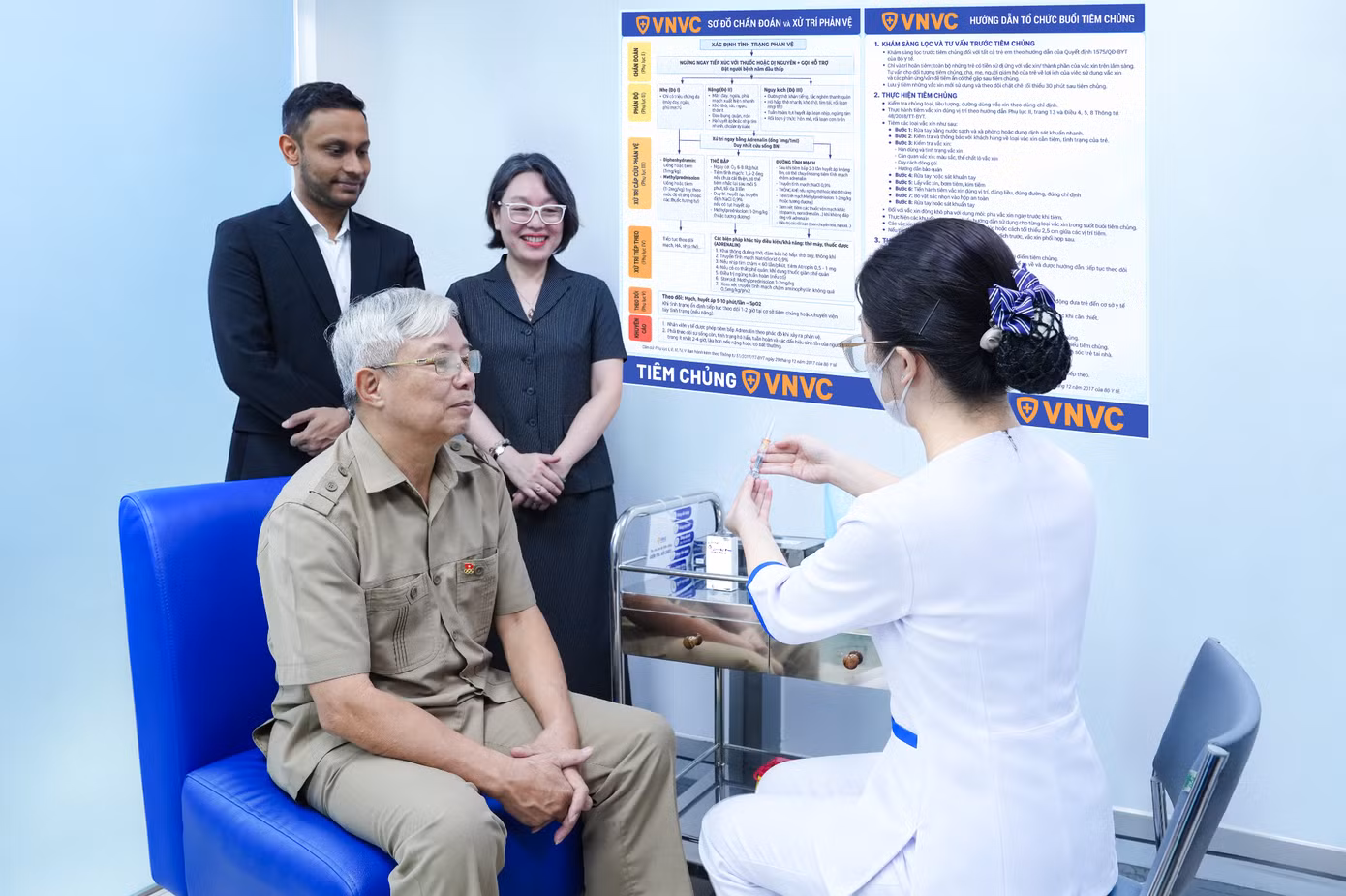 Giữa dịch cúm A, nhiều người cao tuổi đến VNVC tiêm vắc xin cúm chuyên biệt ảnh 2 Giữa dịch cúm A, nhiều người cao tuổi đến VNVC tiêm vắc xin cúm chuyên biệt ảnh 2