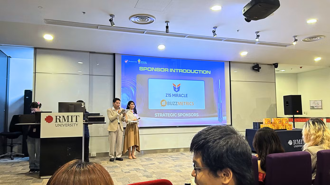 Ban tổ chức cuộc thi Marketing Challengers 2025 công bố tên Nhà tài trợ Chiến lược của cuộc thi trong khuôn khổ lễ khai mạc tại Đại học RMIT Việt Nam cơ sở Nam Sài Gòn.