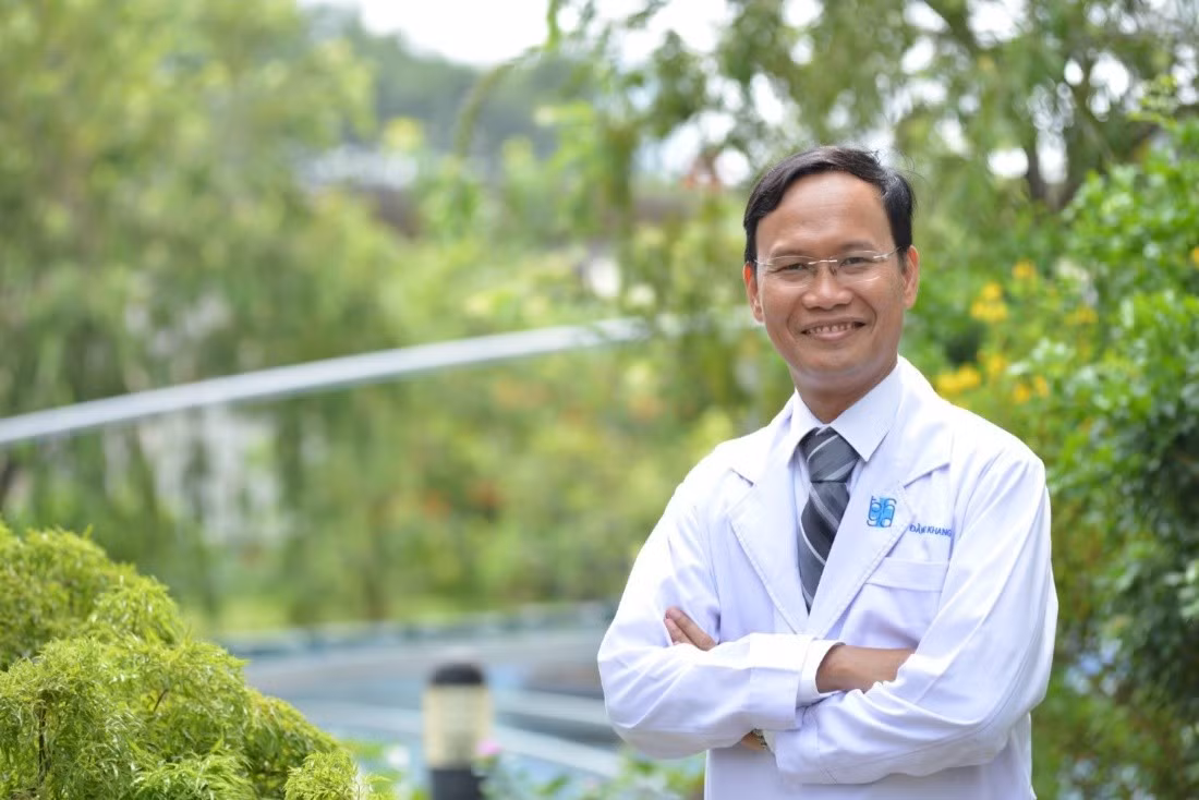 TS.BS Cao Đằng Khang, Trưởng khoa Phẫu thuật Tim mạch tại Bệnh viện Đại học Y Dược TP.HCM