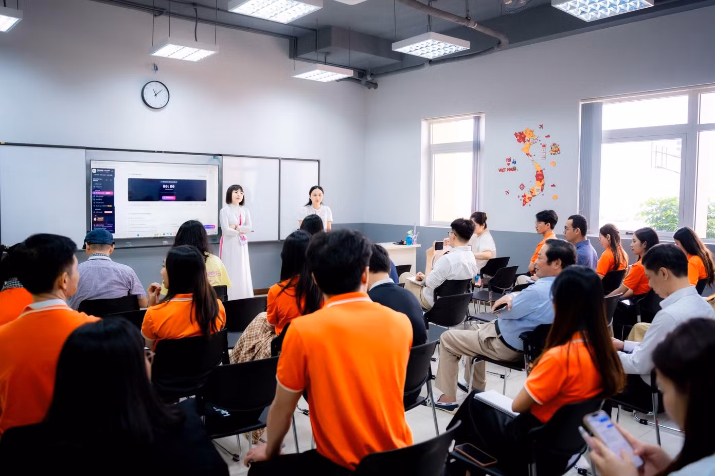 Giáo viên, giảng viên, cán bộ Khối Giáo dục FPT chia sẻ tham luận tại FPT Educamp 2026