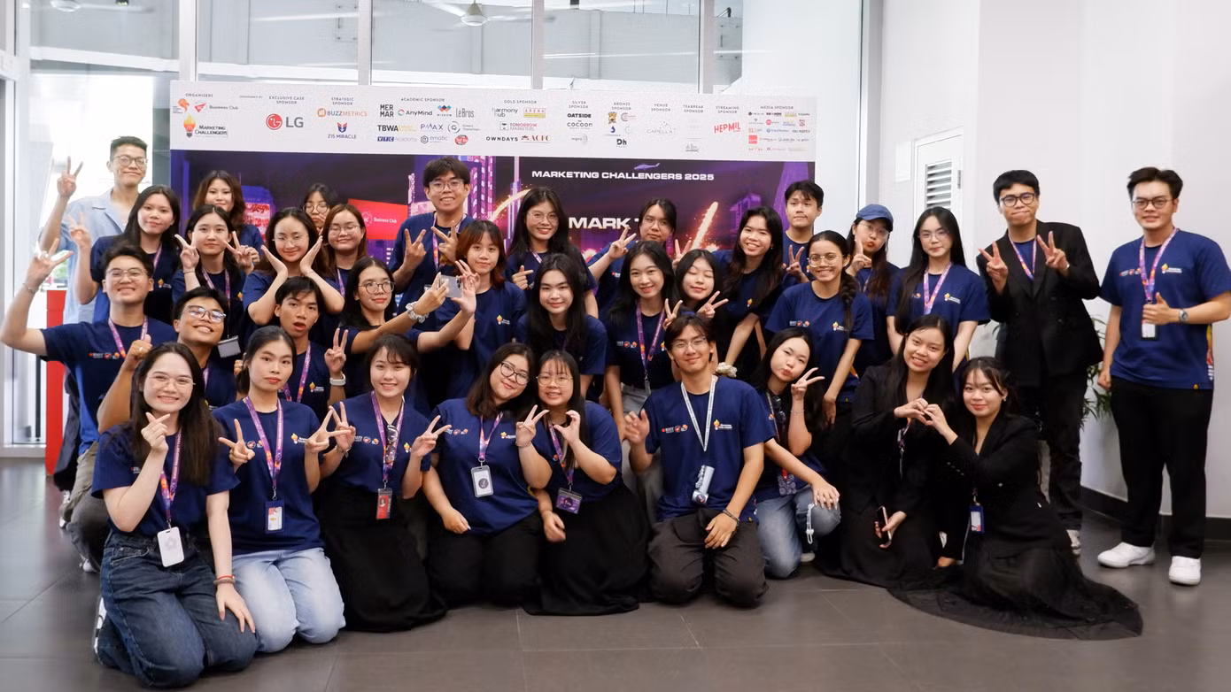 Ban tổ chức cuộc thi Marketing Challengers 2025 tại lễ khai mạc chính thức ngày 26/7.