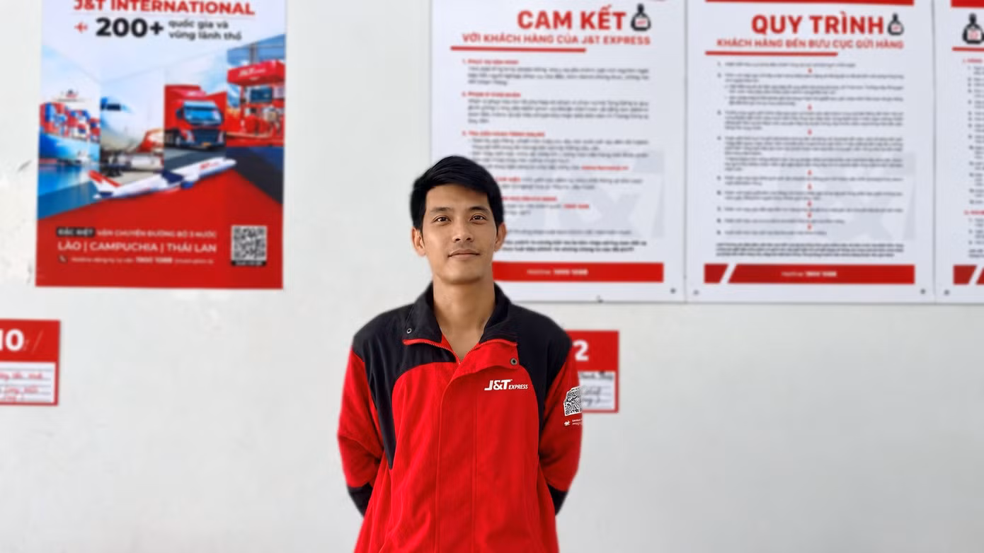 Anh Huỳnh Đông Sơn, luôn cố gắng hoàn thành tốt công việc và chẳng ngại giúp đỡ những người xung quanh
