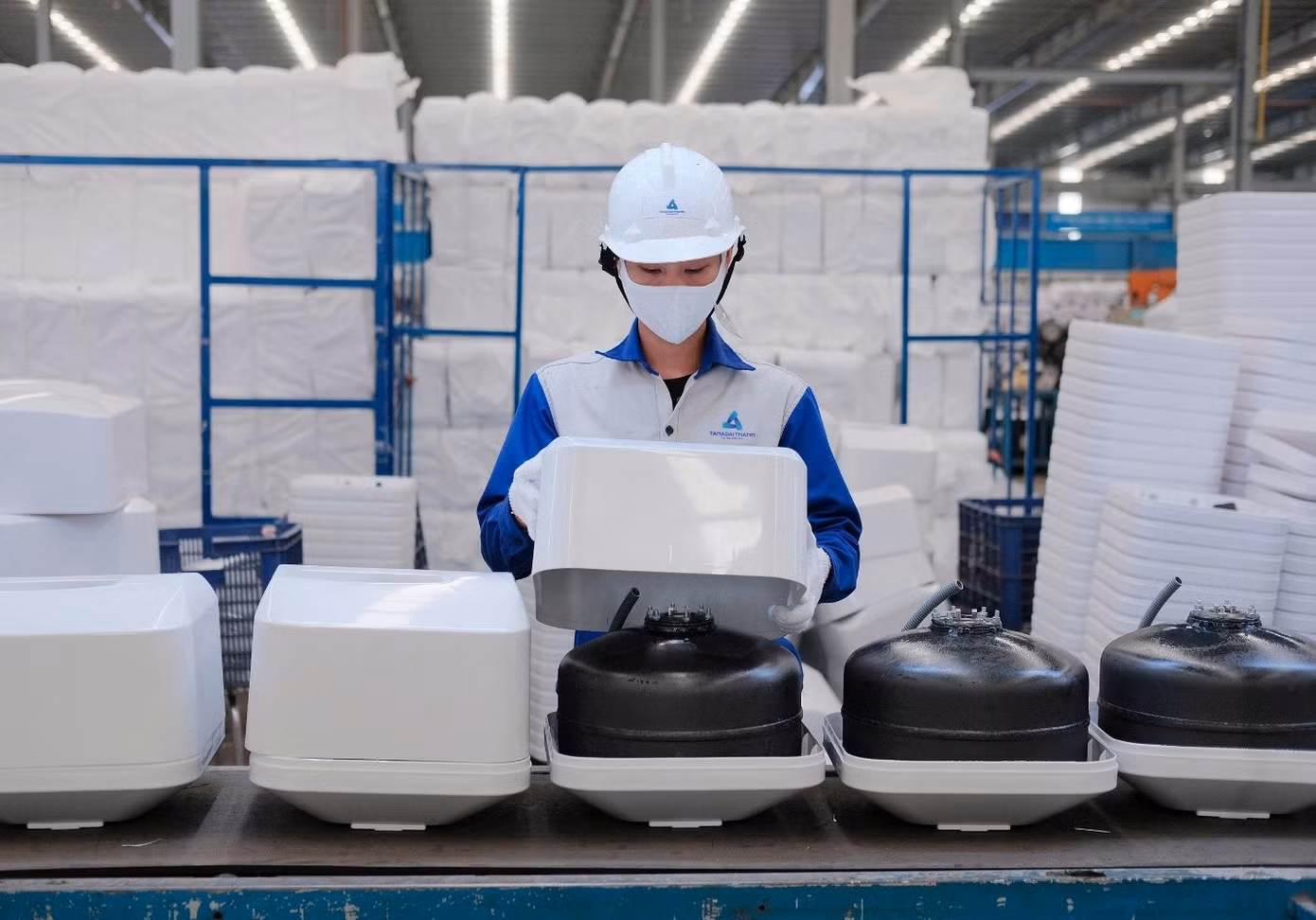 24 năm, một tiêu chuẩn an toàn: Vì sao bình nước nóng cao cấp Rossi được hai thế hệ tin chọn? ảnh 2 24 năm, một tiêu chuẩn an toàn: Vì sao bình nước nóng cao cấp Rossi được hai thế hệ tin chọn? ảnh 2