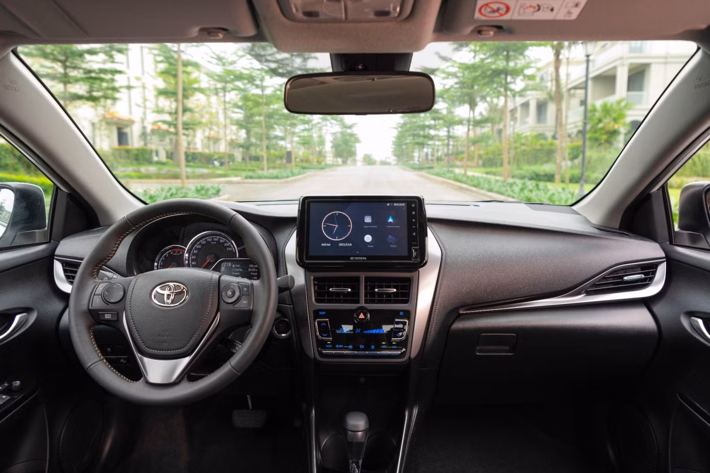 Toyota Vios vẫn duy trì doanh số bán đều đặn dù chịu sức ép lớn từ thị trường.