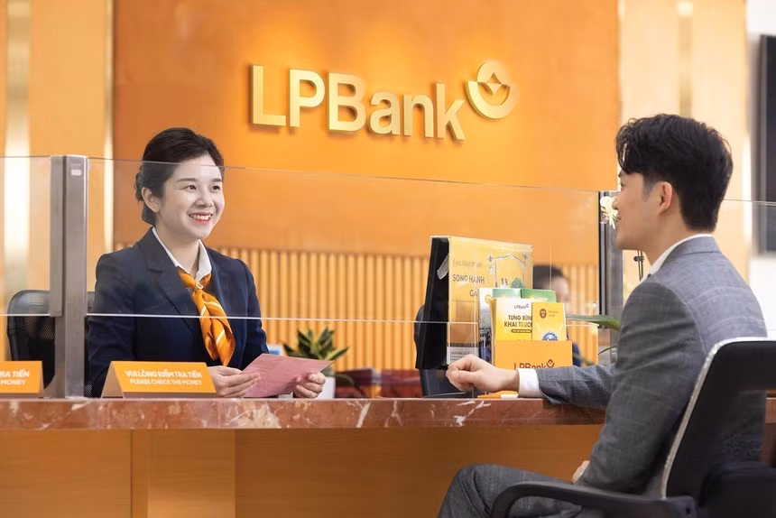 LPBank điều chỉnh hạ lãi suất huy động và cho vay tại nhiều kỳ hạn sau chỉ đạo của Chính phủ ảnh 1