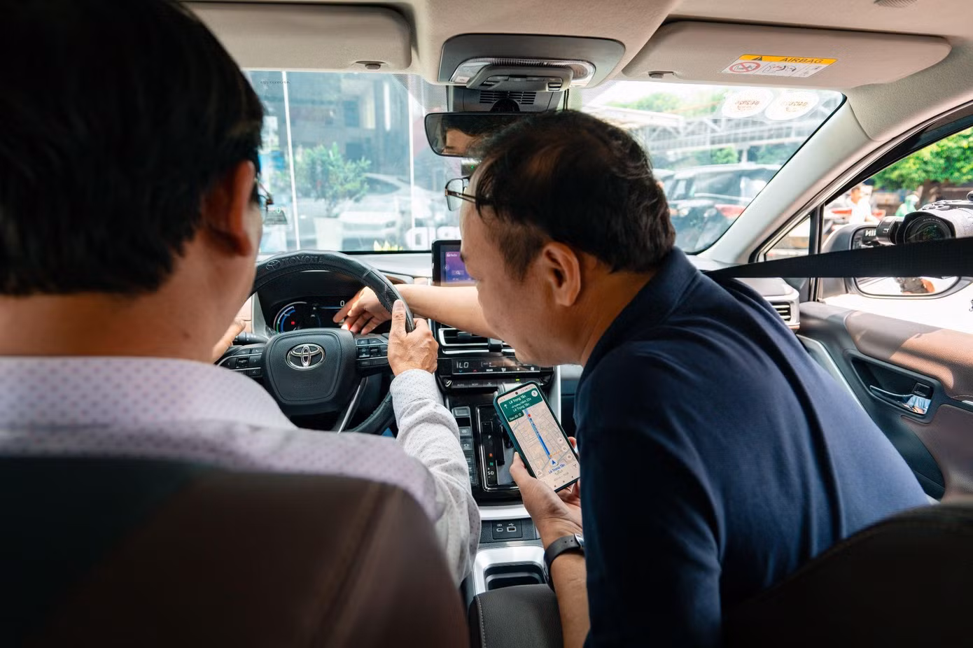 Innova Cross hiện vẫn đang được khách hàng ưa chuộng nhờ không gian rộng rãi, trang bị tiện nghi đáng chú ý.