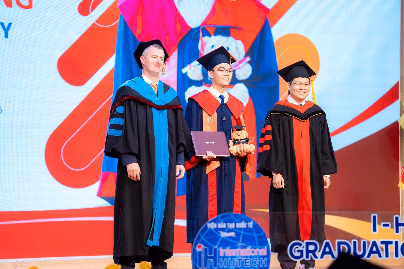 Lộ trình một năm tại HUTECH giúp sinh viên năm 3 và cử nhân cao đẳng sở hữu tấm bằng Hoa Kỳ