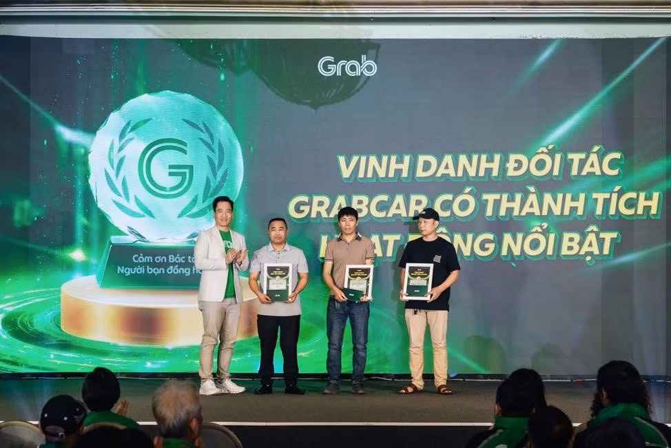 Grab vinh danh các bác tài có thành tích hoạt động nổi bật tại Hà Nội