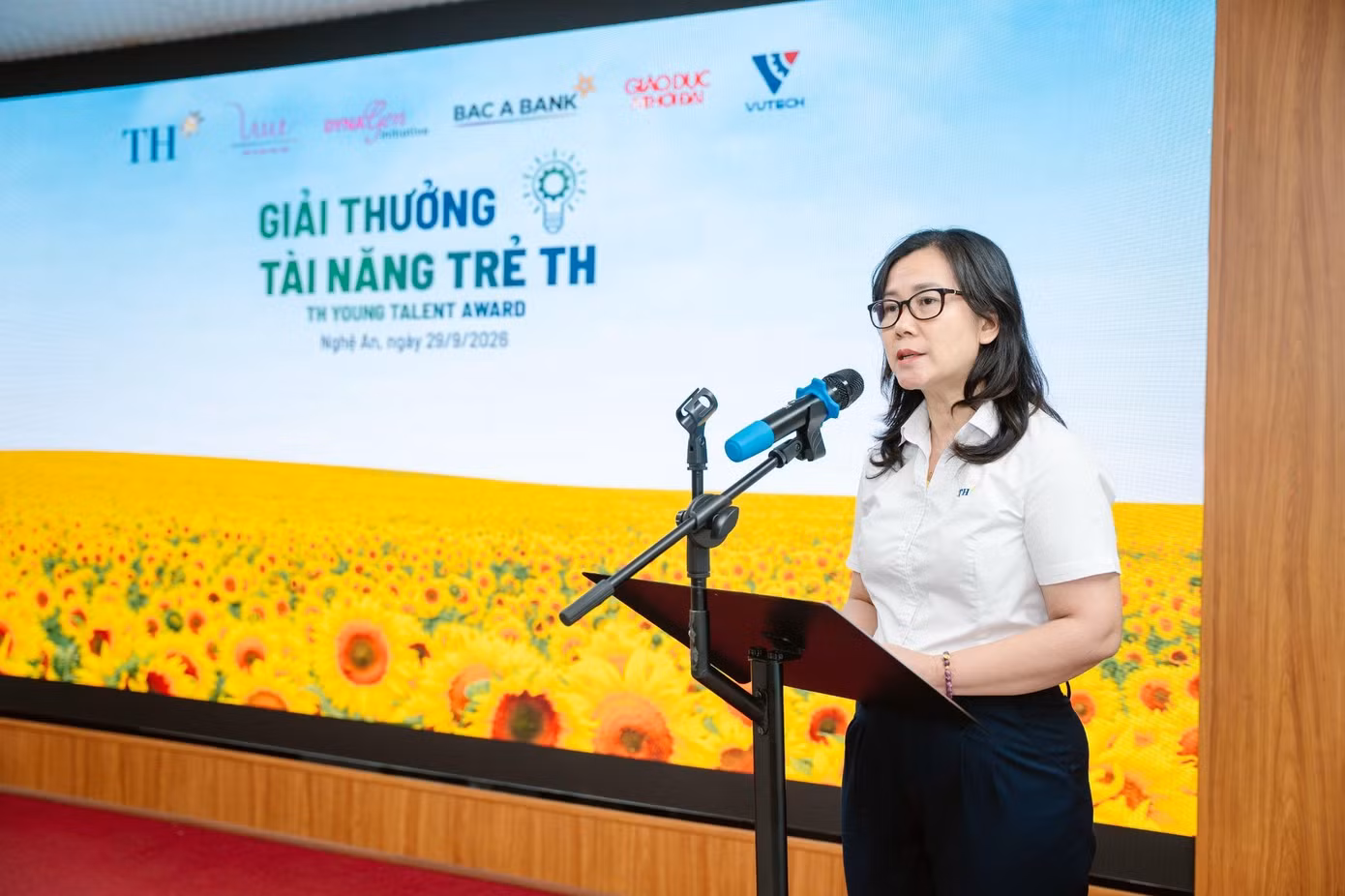 Bà Lưu Thị Thu Hiền - Phó Tổng Giám đốc Công ty CP Thực phẩm sữa TH phát biểu tại Lễ Bế mạc chương trình.
