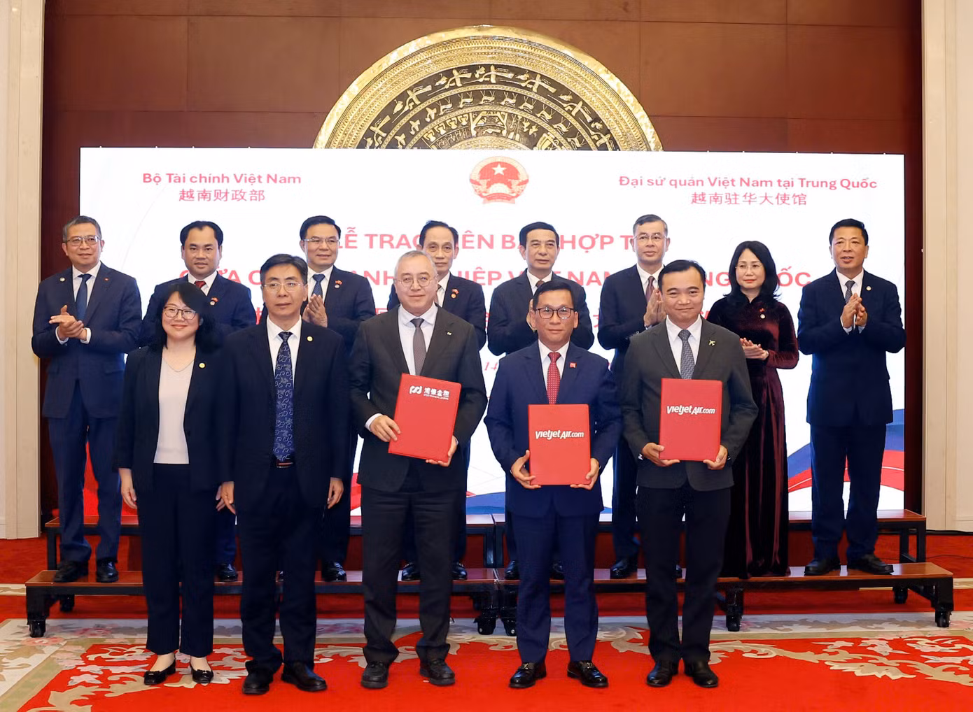 photo-1-vietjet-va-spdb-financial-leasing-trao-thoa-thuan-tai-tro-thue-mua-tau-bay-comac.jpg
