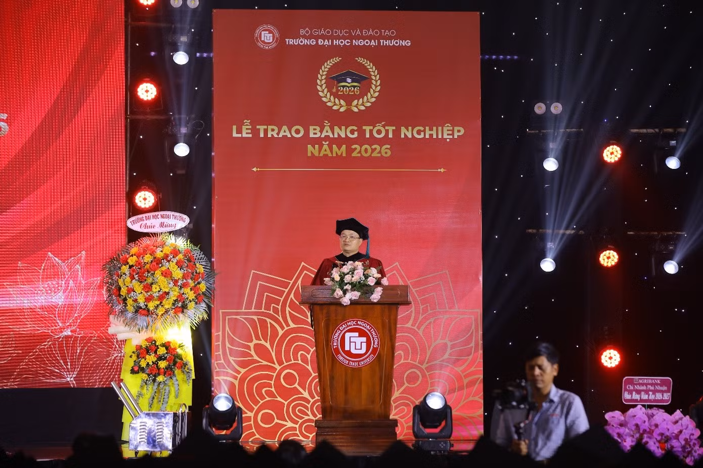 Lễ tốt nghiệp của thế hệ đồng hành cùng sự chuyển mình của Phân hiệu Trường Đại học Ngoại thương ảnh 1 Lễ tốt nghiệp của thế hệ đồng hành cùng sự chuyển mình của Phân hiệu Trường Đại học Ngoại thương ảnh 1