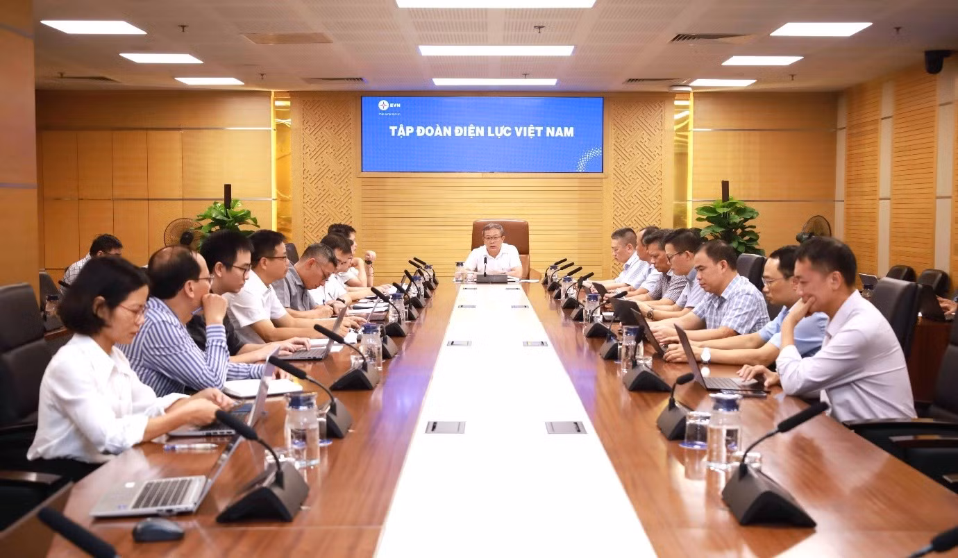 Phó Tổng giám đốc EVN Phạm Hồng Phương chủ trì cuộc họp