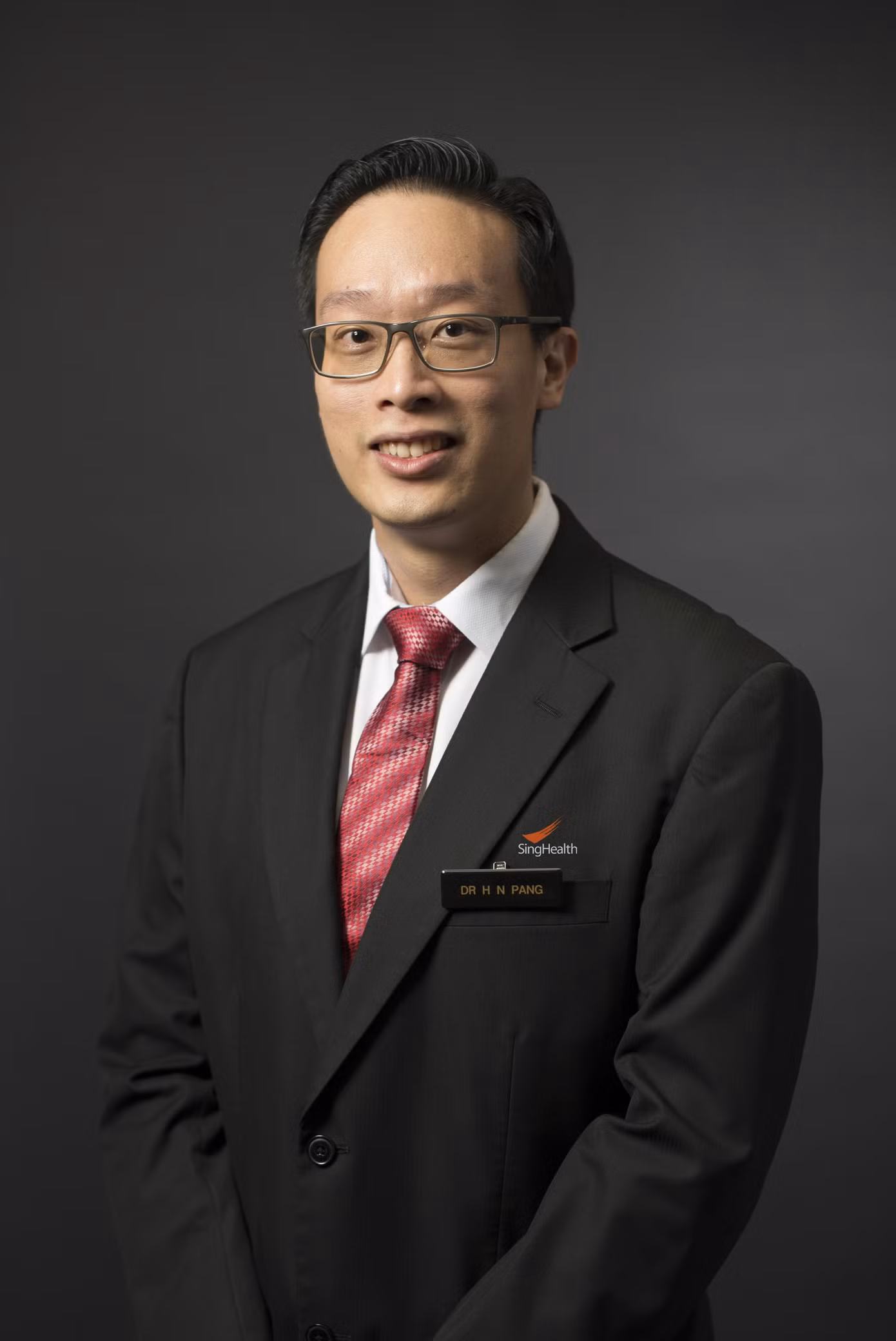 bac-si-pang-hee-nee-bac-si-tu-van-cao-cap-chuyen-nganh-phau-thuat-chinh-hinh-tai-benh-vien-da-khoa-singapore-sgh.jpg