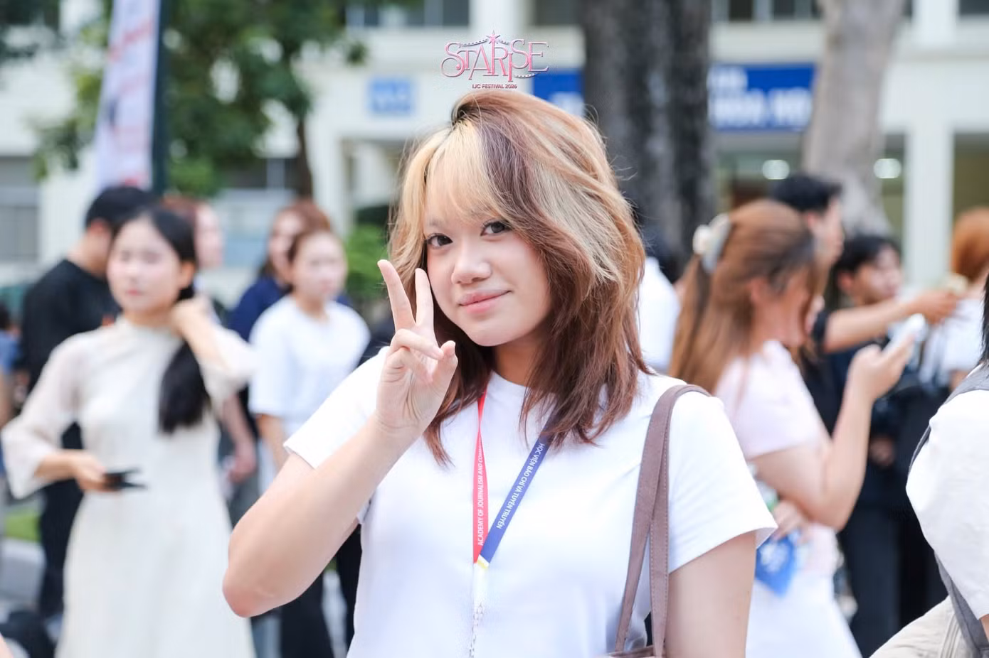 Nụ cười rạng rỡ và thần thái tự tin của nữ sinh Học viện Báo chí và Tuyên truyền (AJC) tại sự kiện "Starrise - IJC Festival 2026"