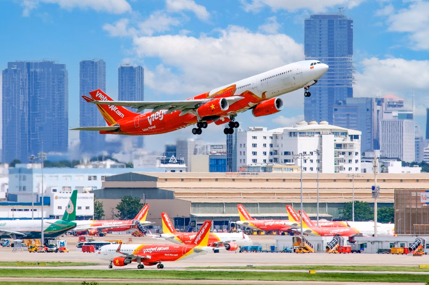 tau-bay-vietjet.jpg