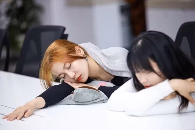 Khi não bộ xử lý những lo âu, dòng máu nuôi dưỡng hệ tiêu hóa bị suy giảm, dẫn đến các tình trạng phổ biến như đầy hơi, khó hấp thu dinh dưỡng.