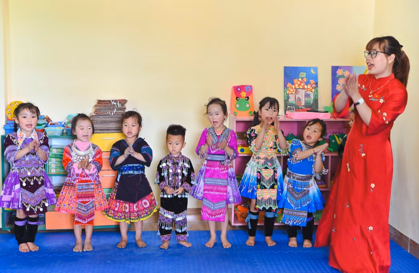 Niềm vui của các em học sinh tại điểm trường Tả Lèng 1 - Trường Mầm non Pa Cheo, tỉnh Lào Cai trong ngày khánh thành
