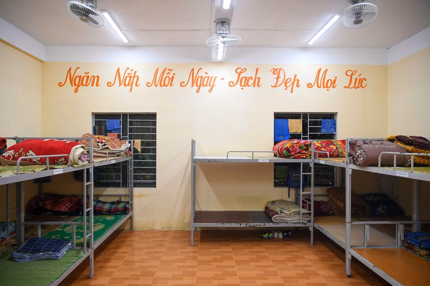 Khu bán trú sạch sẽ, an toàn tại Trường Phổ thông Dân tộc Bán trú Tiểu học và THCS Tả Nhìu (xã Nấm Dẩn, tỉnh Tuyên Quang) góp phần nâng cao điều kiện sinh hoạt cho các em học sinh.