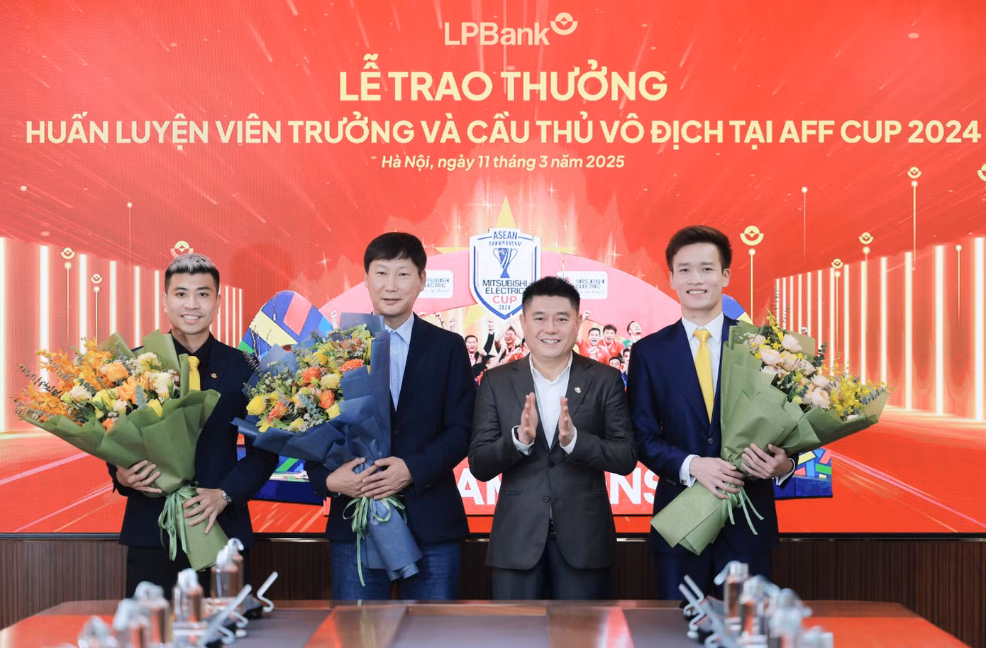 Ông Nguyễn Đức Thụy tại lễ trao thưởng Huấn luyện viên trưởng và cầu thủ vô địch tại AFF Cup