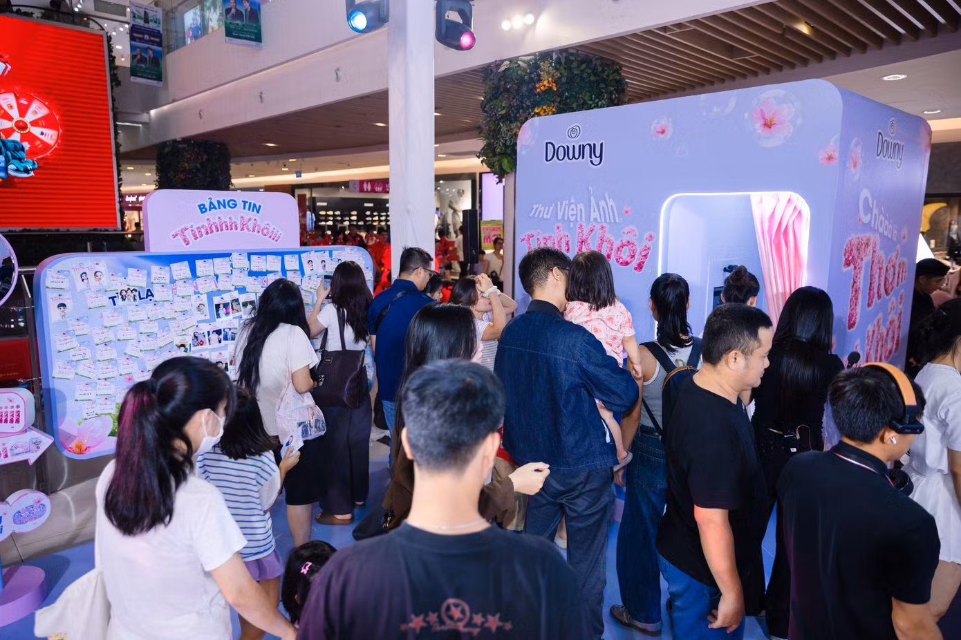 Khách hàng trải nghiệm các hoạt động tại Trường học Tinh Khôi