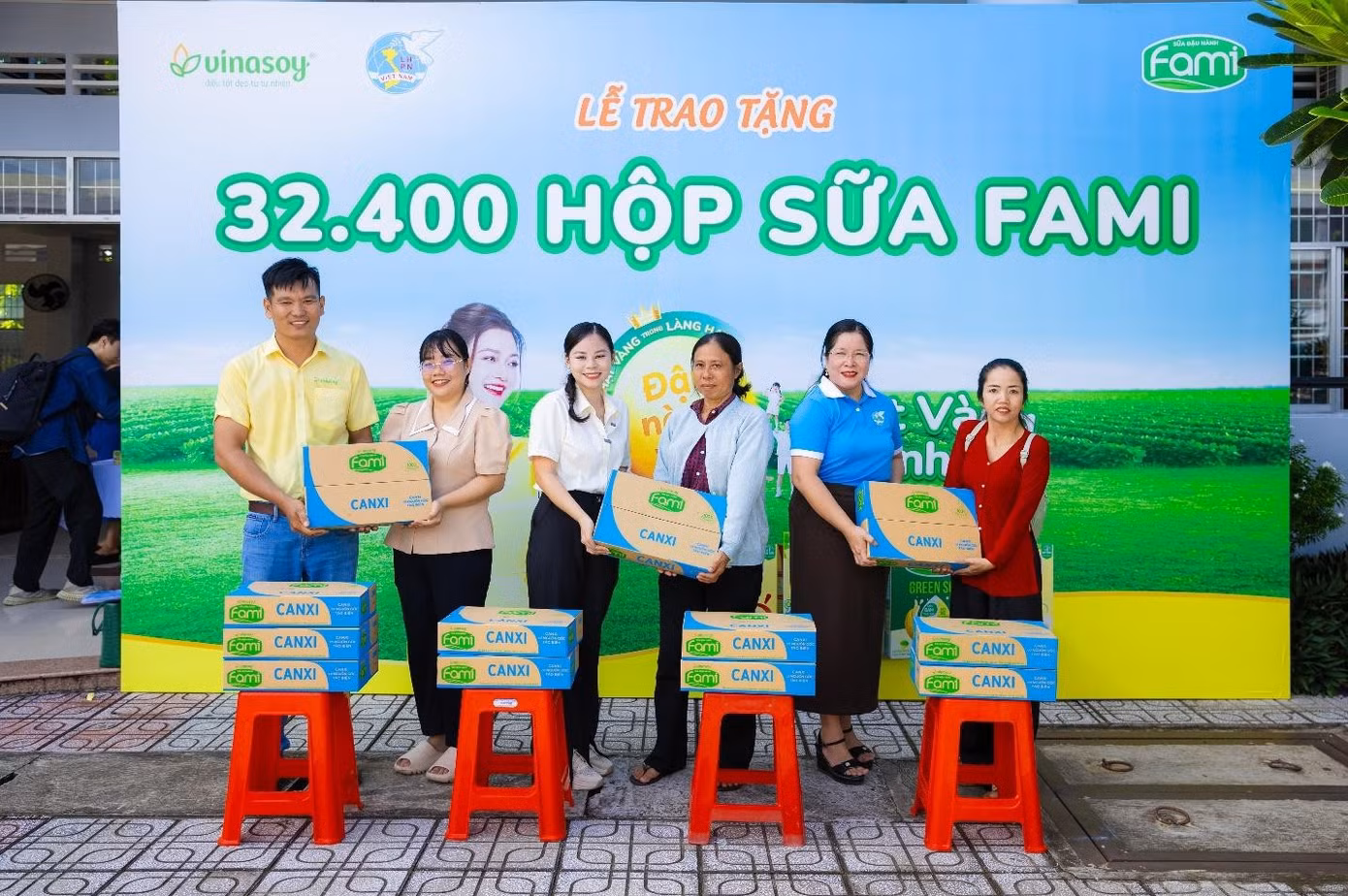 Một triệu hộp sữa, triệu khoảnh khắc sẻ chia cùng bà con miền Tây.
