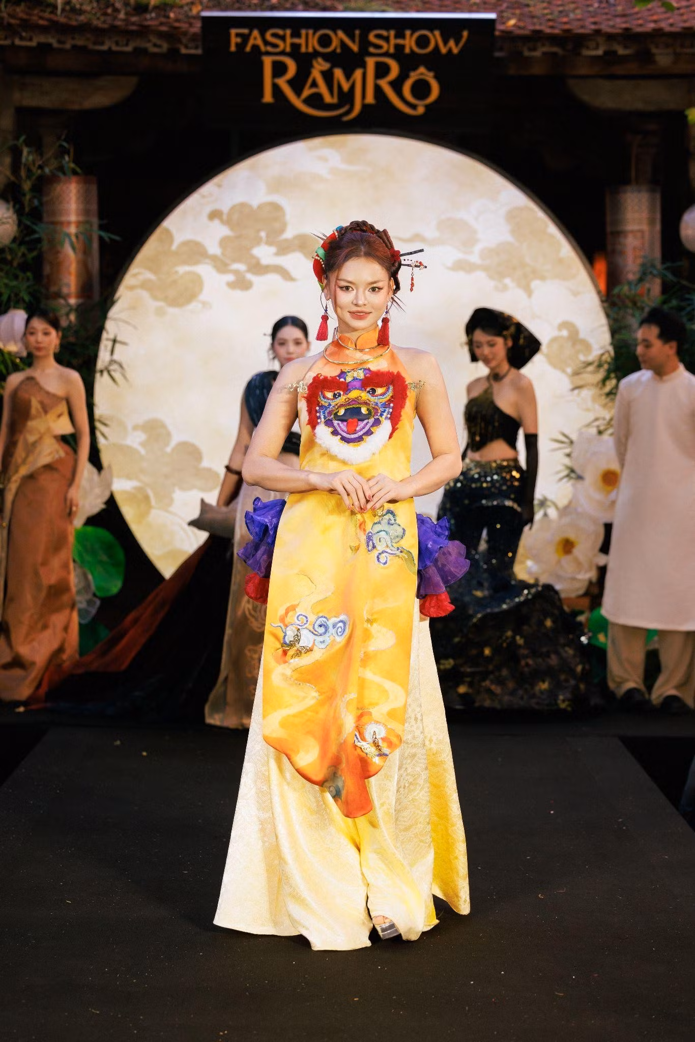 Fashion Show 'Rằm Rộ': Khi sắc màu trung thu Việt lên sàn diễn ảnh 3