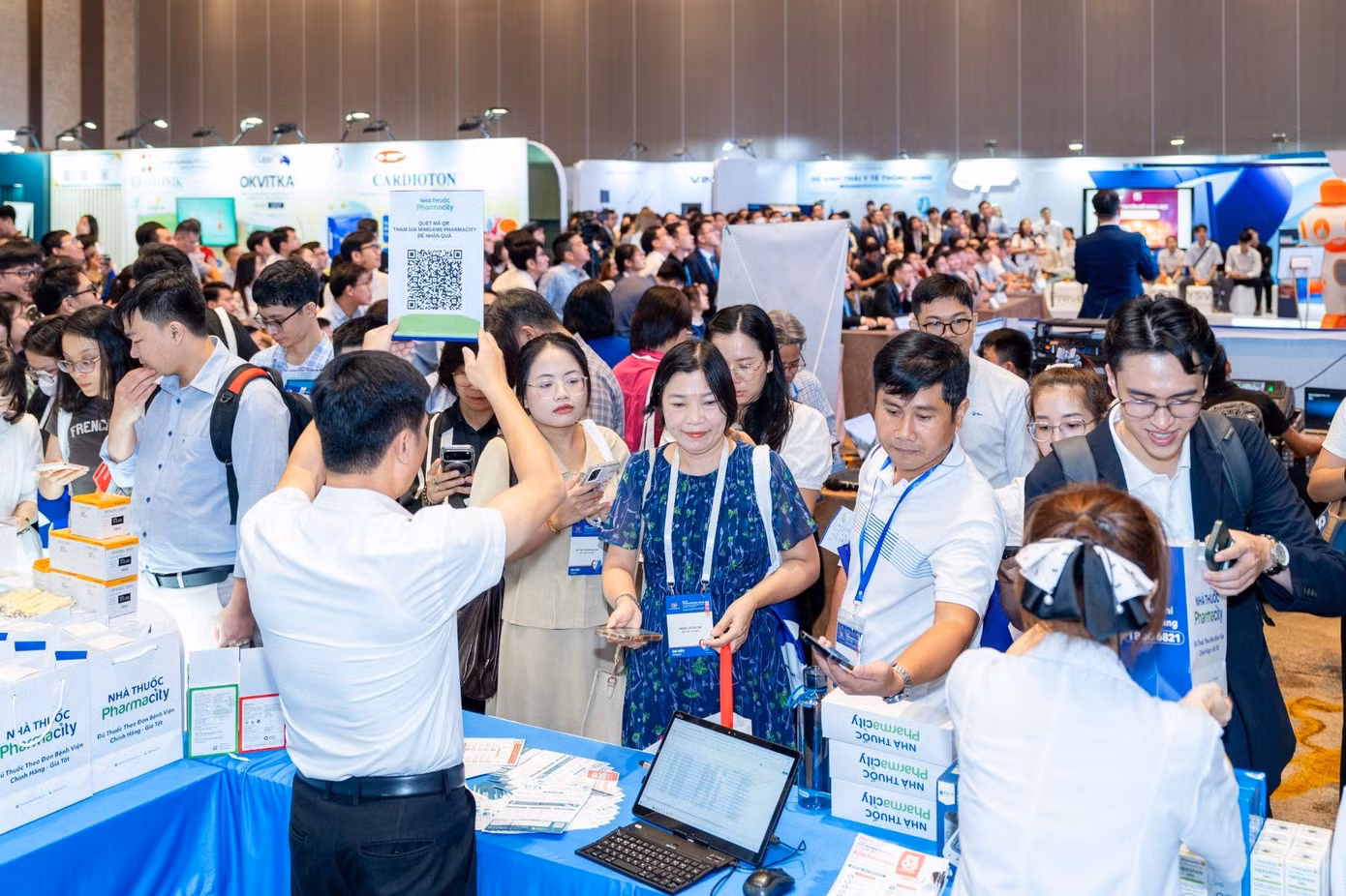 Khu trưng bày của Pharmacity tại Đại hội Tim mạch toàn quốc thu hút đông đảo chuyên gia, bác sĩ. Ảnh: Pharmacity