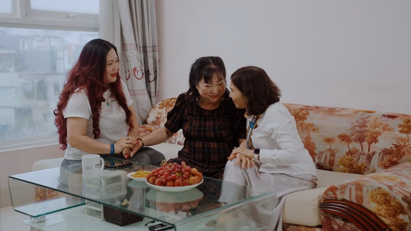 Bên cạnh gia đình là nguồn động viên tinh thần lớn nhất, cô Hà cũng nhận được sự hỗ trợ từ công ty và đồng nghiệp trong quá trình hoàn tất hồ sơ yêu cầu quyền lợi bảo hiểm.