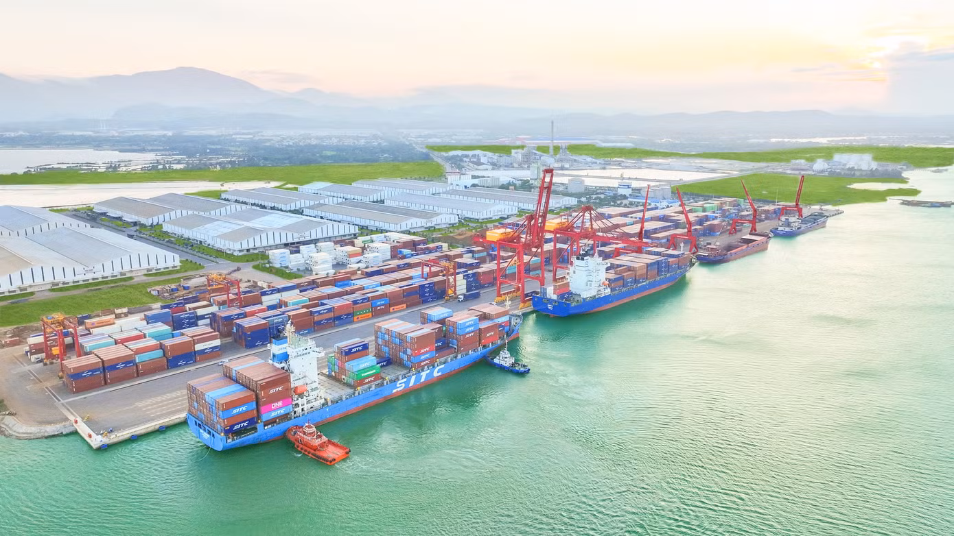 cang-quoc-te-chu-lai-dau-moi-logistics-quan-trong-tai-mien-trung-tay-nguyen-nam-lao-bac-campuchia.jpg