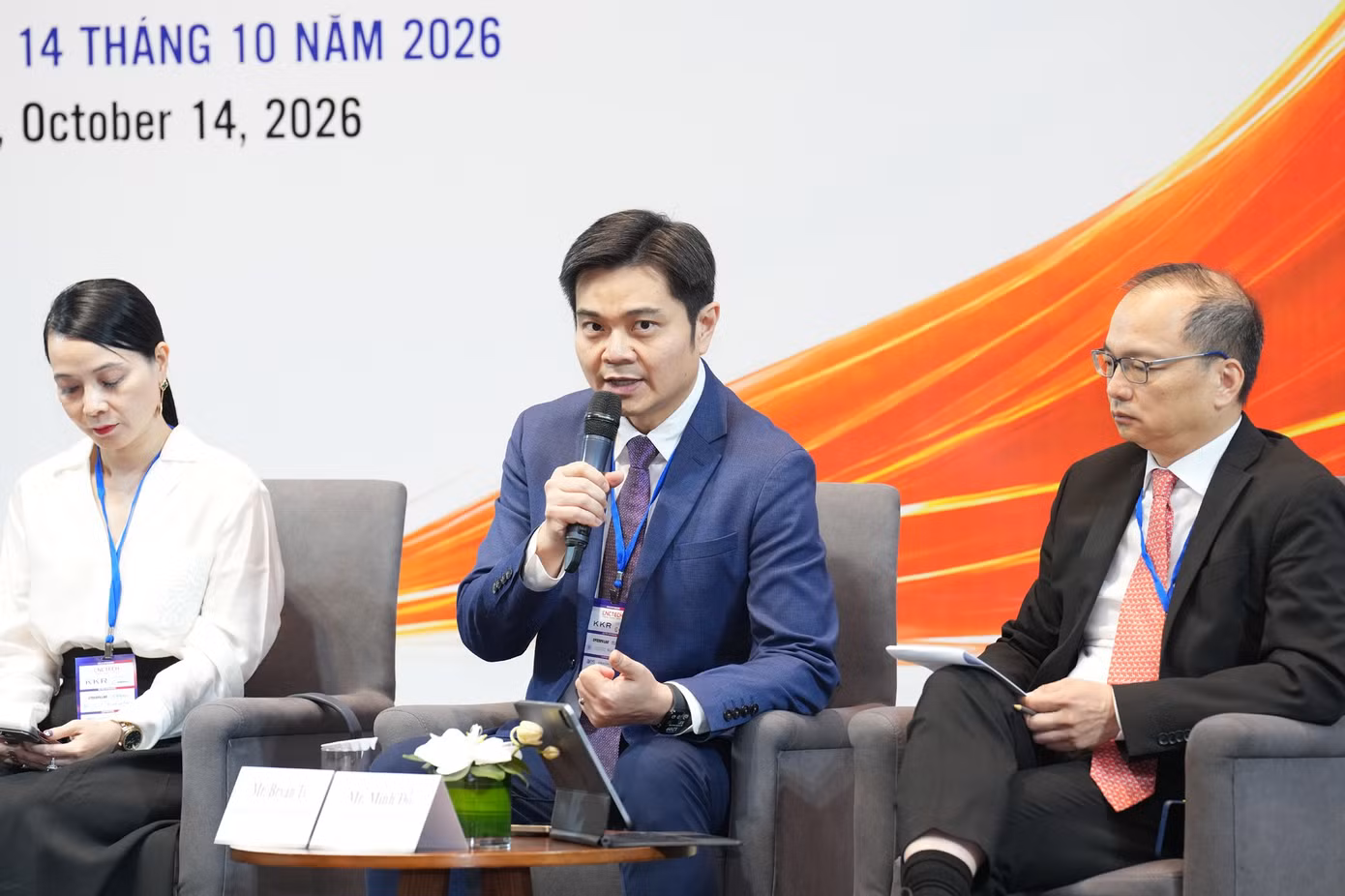 ong-bryan-ty-tong-giam-doc-philip-morris-viet-nam-phat-bieu-tai-hoi-nghi-thuong-dinh-kinh-doanh-viet-nam-hoa-ky-2026-1.jpg