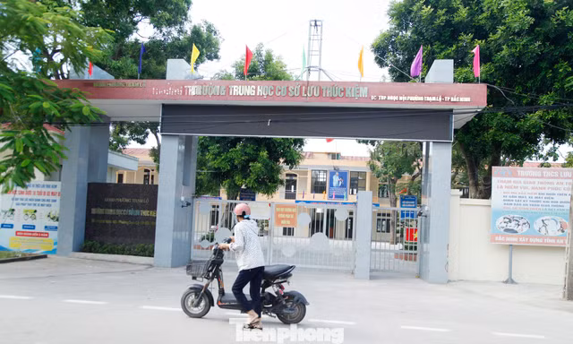 Sau phản ánh của Báo Tiền Phong, Trường THCS Lưu Thúc Kiệm (phường Trạm Lộ, thành phố Bắc Ninh) yêu cầu trả lại tiền quỹ phụ huynh. Ảnh: Nguyễn Thắng.
