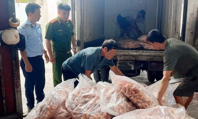 Công an phường Võ Cường phát hiện sản phẩm động vật không rõ nguồn gốc. Ảnh: Công an tỉnh Bắc Ninh.
