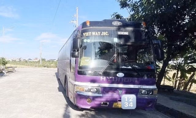 Hình ảnh chiếc xe với hàng loạt vi phạm.