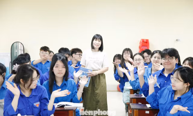 Giám đốc Sở Giáo dục và Đào tạo thành phố Bắc Ninh lên tiếng về tình trạng thiếu sách giáo khoa tại địa phương. Ảnh: Nguyễn Thắng.