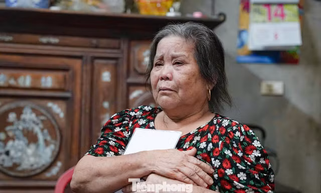 Dù đã hi sinh hàng chục năm, nhưng liệt sĩ Nguyễn Văn Hậu vẫn luôn ở trong lòng bà Hanh.