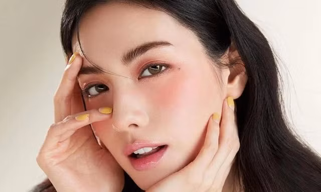 Mỹ nhân có gương mặt đẹp nhất thế giới xin lỗi