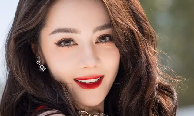 Địch Lệ Nhiệt Ba đọ sắc Jisoo và mỹ nhân đẹp nhất thế giới