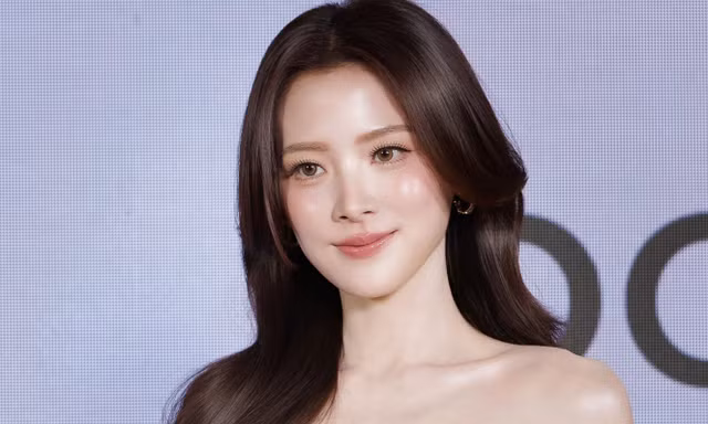 Mỹ nhân đẹp nhất Thái Lan gây sốc với cảnh ngã cầu thang