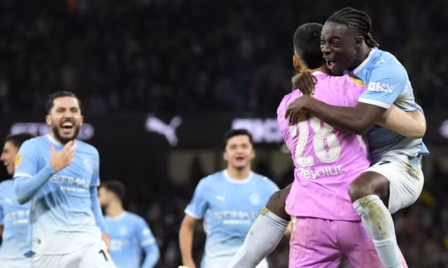 Rulli hóa người hùng, Man City đánh bại Brighton trên chấm luân lưu