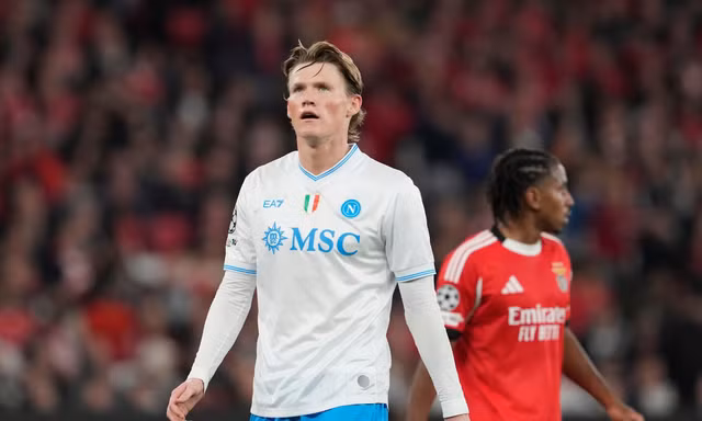 Nhạc trưởng Scott McTominay của Napoli bất ngờ phải phẫu thuật tim